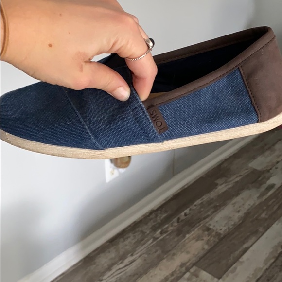 Men’s Toms - Picture 2 of 3